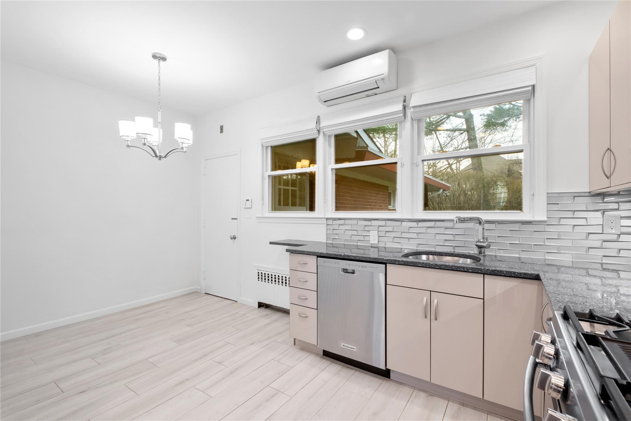 74 Carthage Road, Scarsdale, Florida image 13