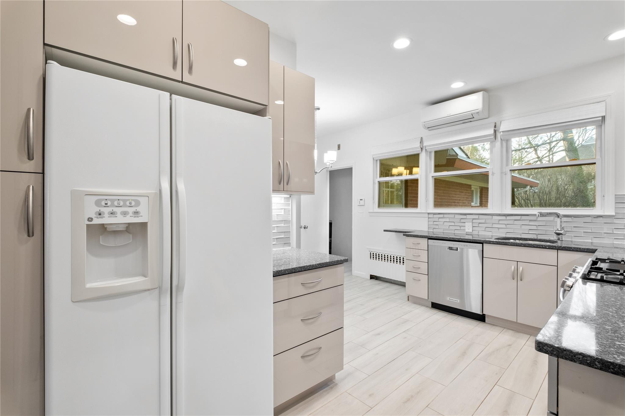 74 Carthage Road, Scarsdale, Florida image 11