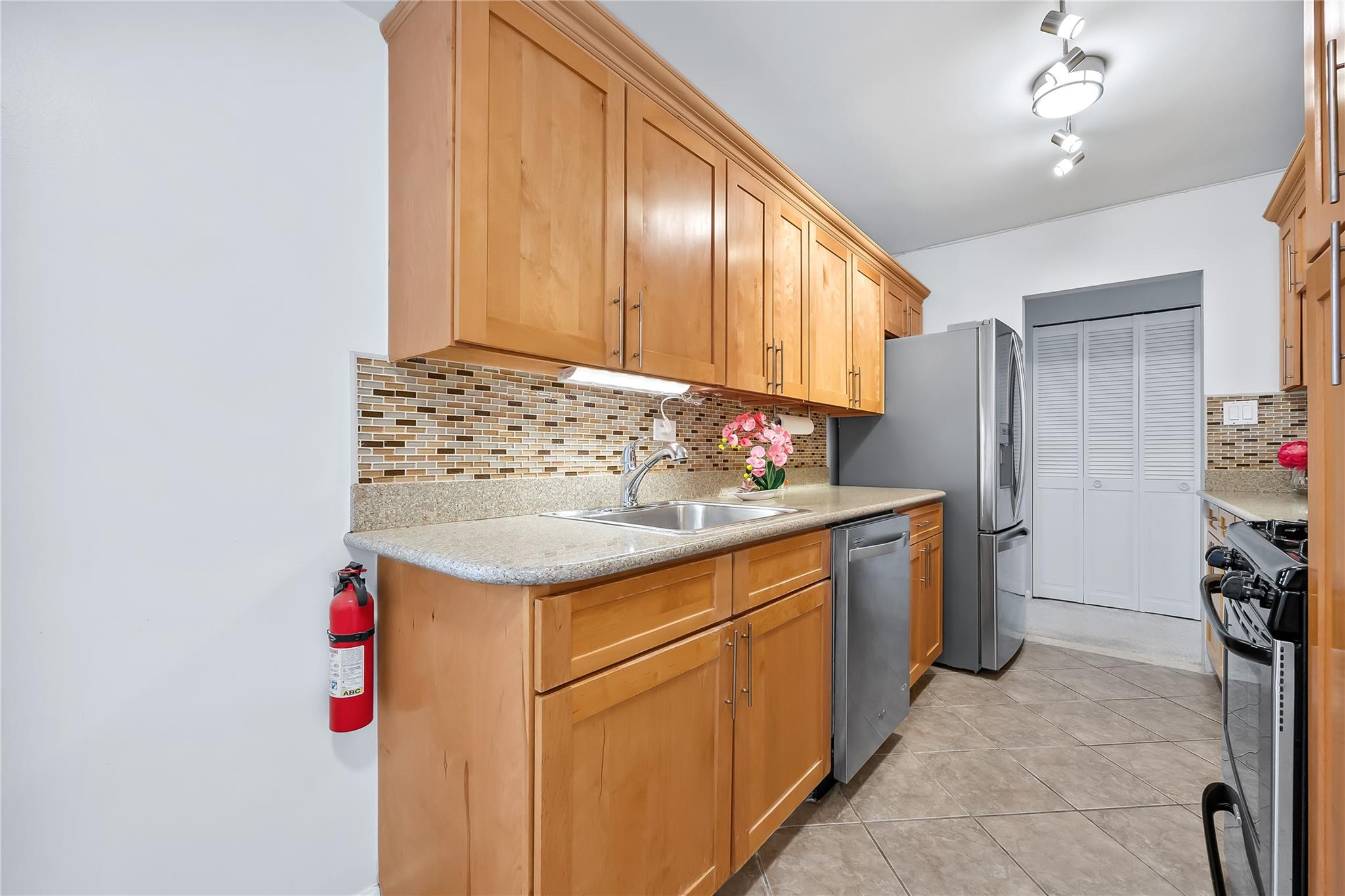 18-65 211 Street #6G, Bayside, New York image 9
