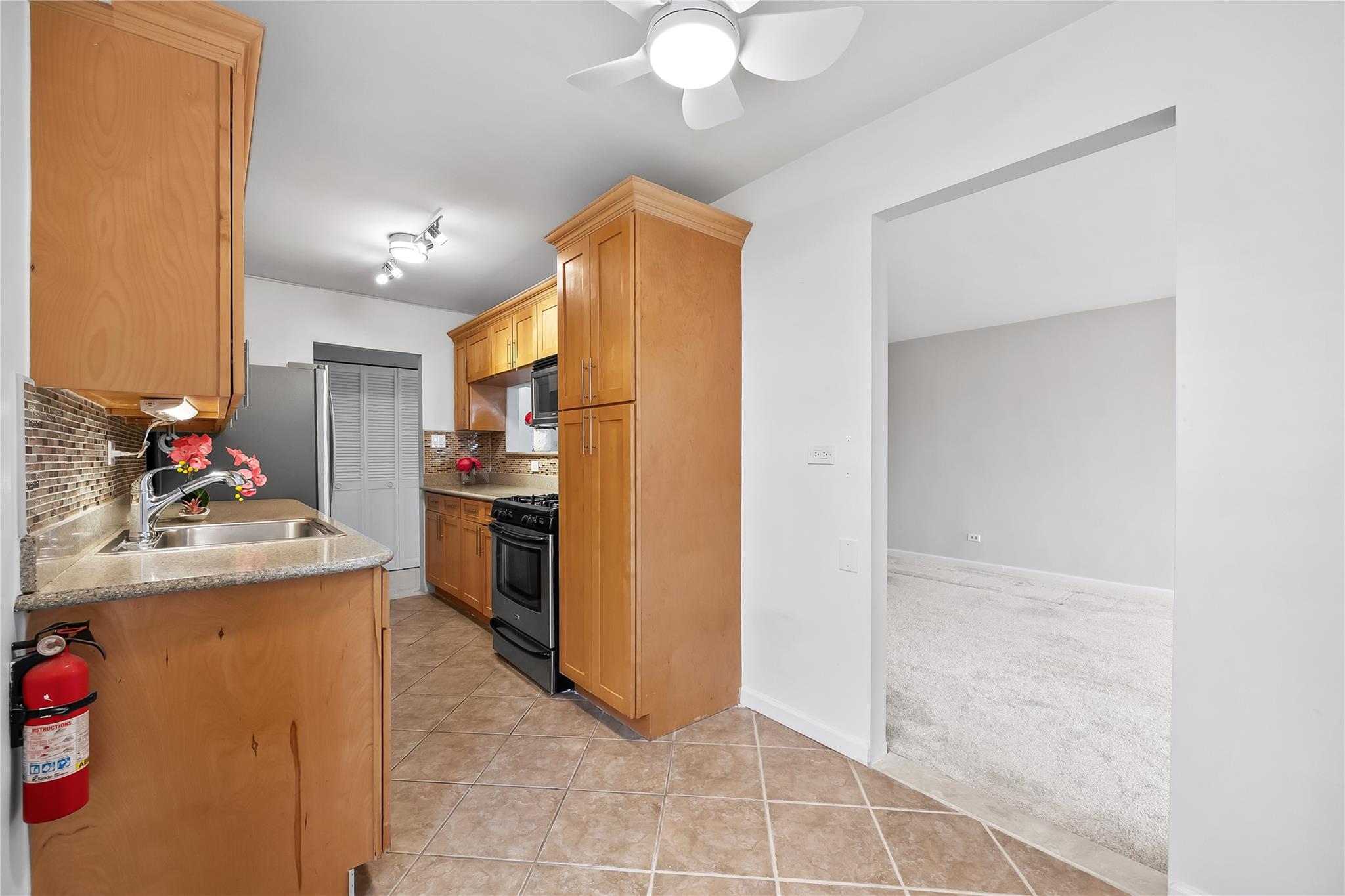 18-65 211 Street #6G, Bayside, New York image 10