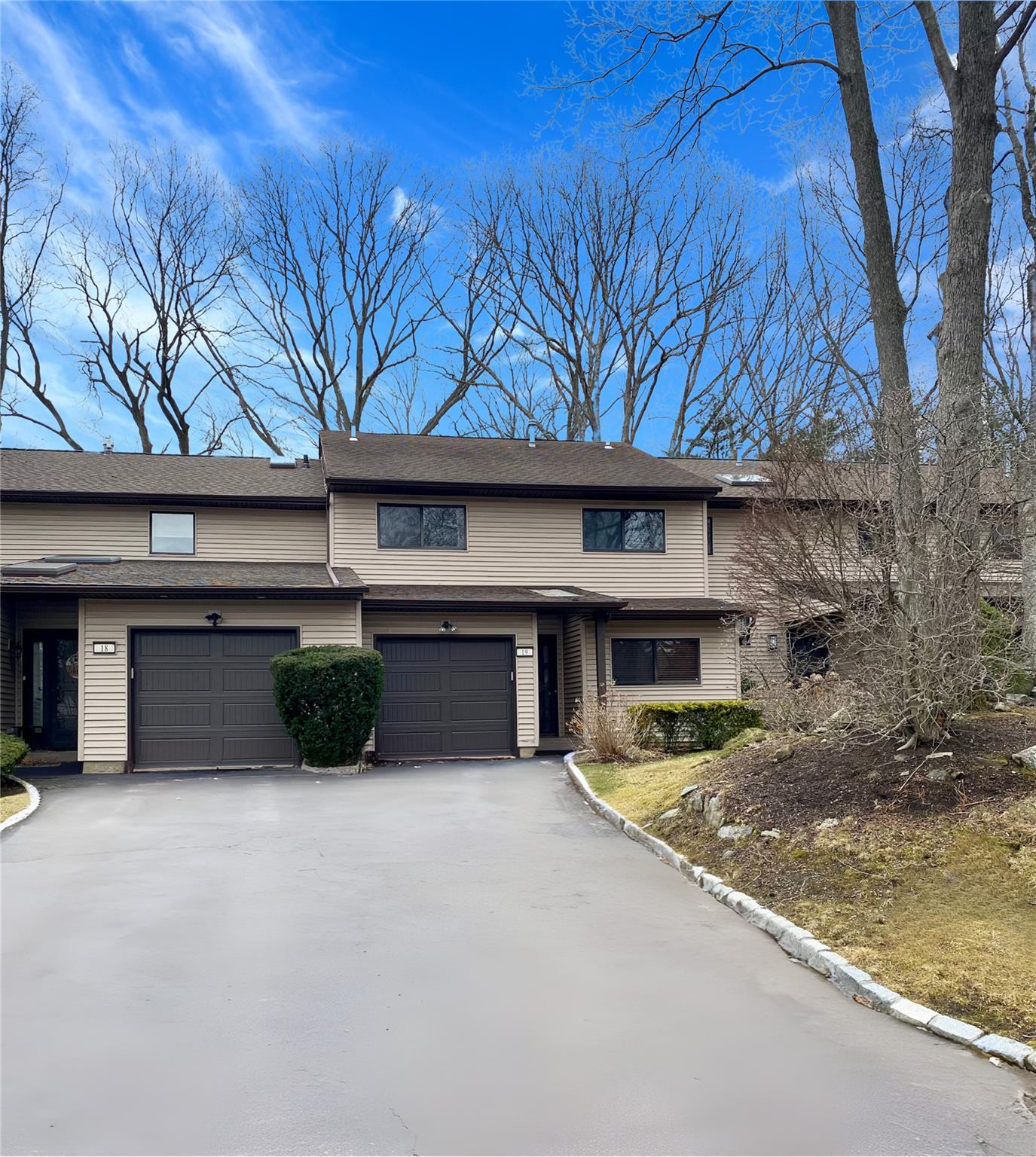 19 Northgate Circle, Melville, New York image 1