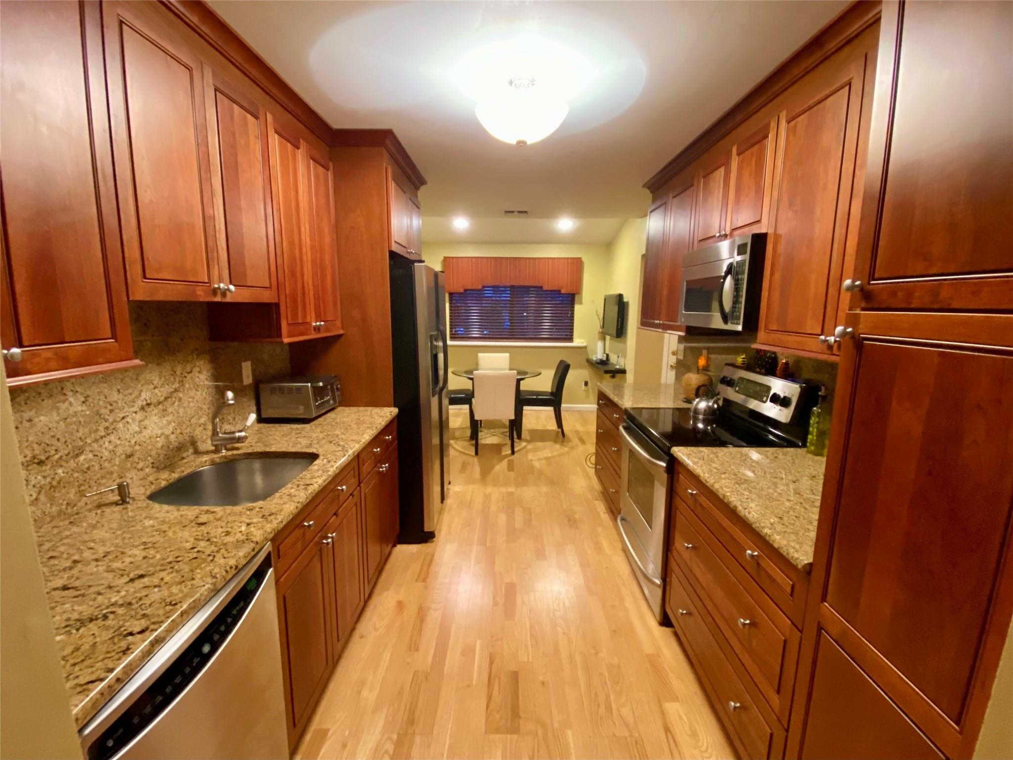 19 Northgate Circle, Melville, New York image 6