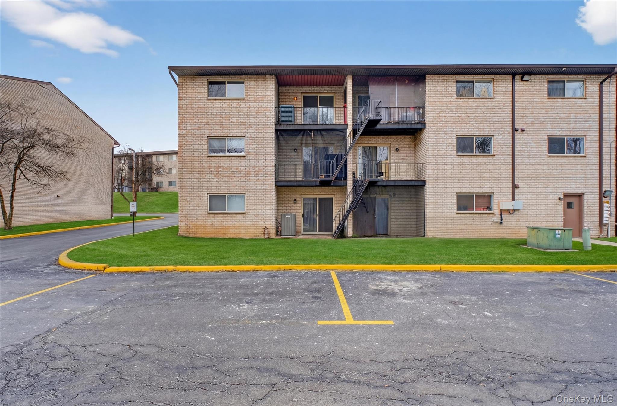 Poughkeepsie, New York 12603, United States, 2 Bedrooms Bedrooms, ,2 BathroomsBathrooms,Residential,Active,255220