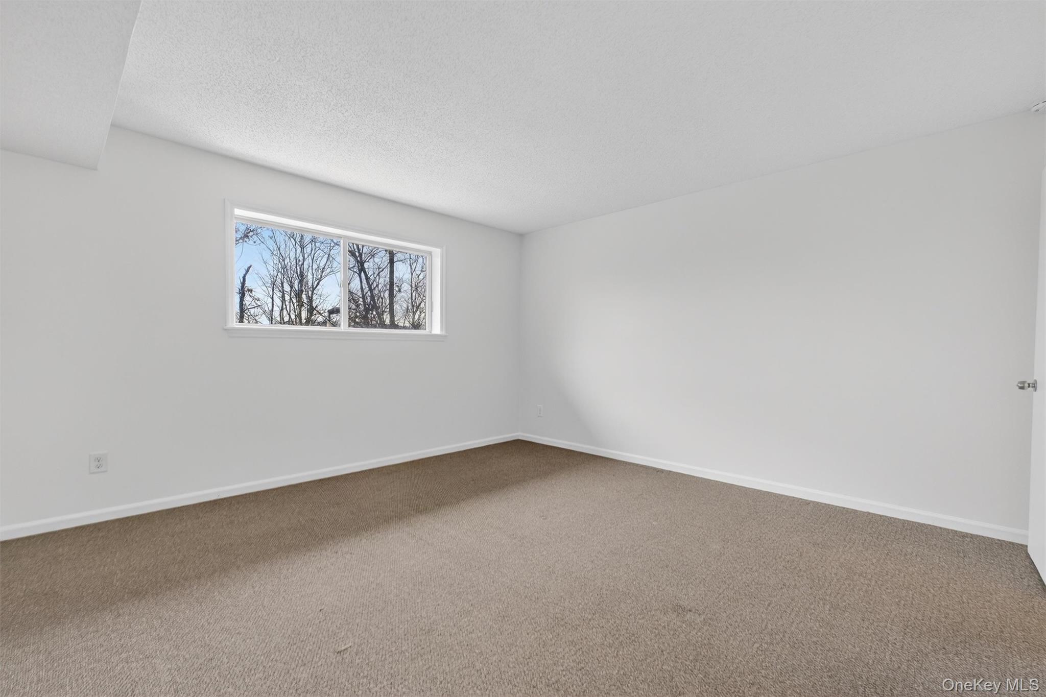 Poughkeepsie, New York 12603, United States, 2 Bedrooms Bedrooms, ,2 BathroomsBathrooms,Residential,Active,255220