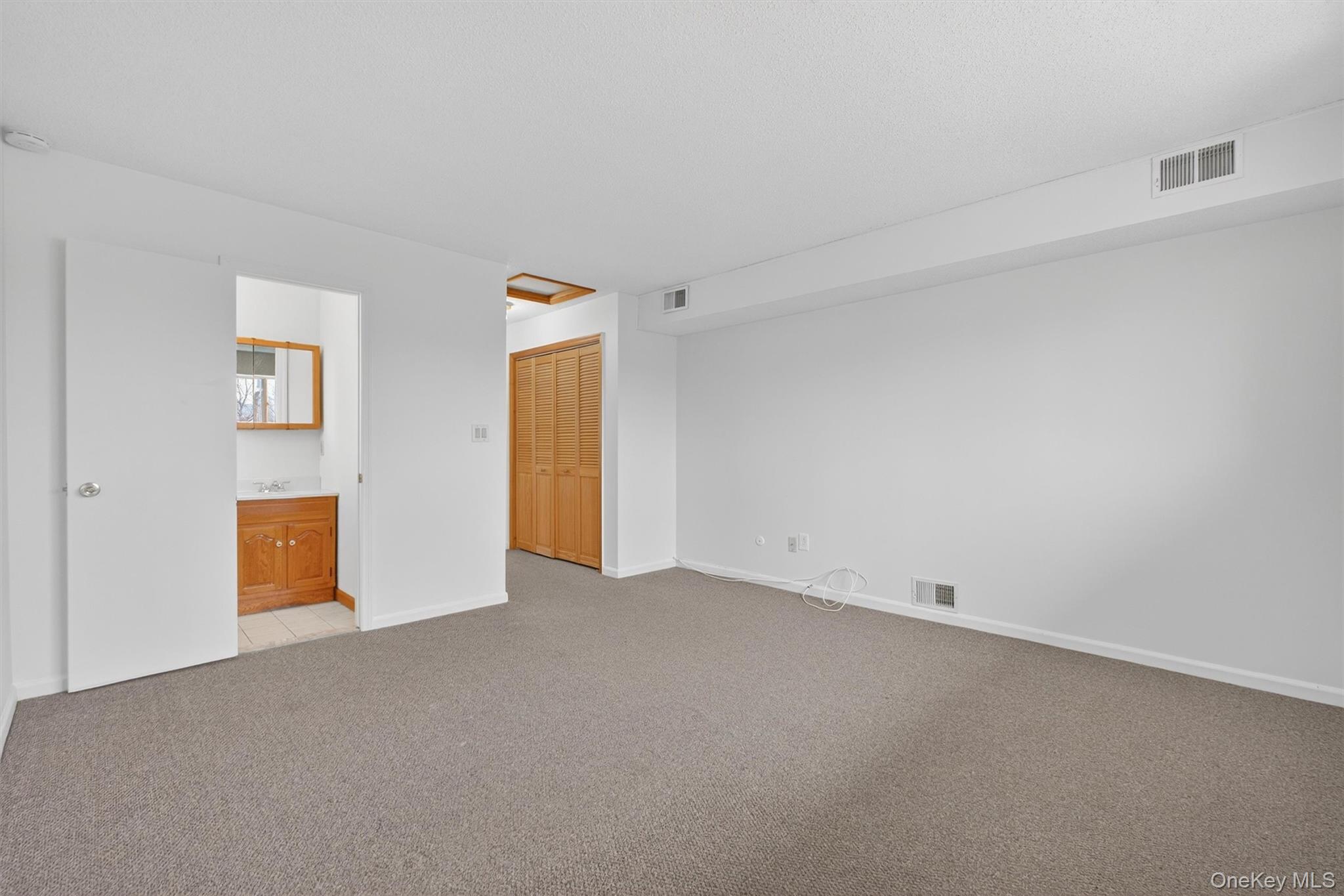 Poughkeepsie, New York 12603, United States, 2 Bedrooms Bedrooms, ,2 BathroomsBathrooms,Residential,Active,255220