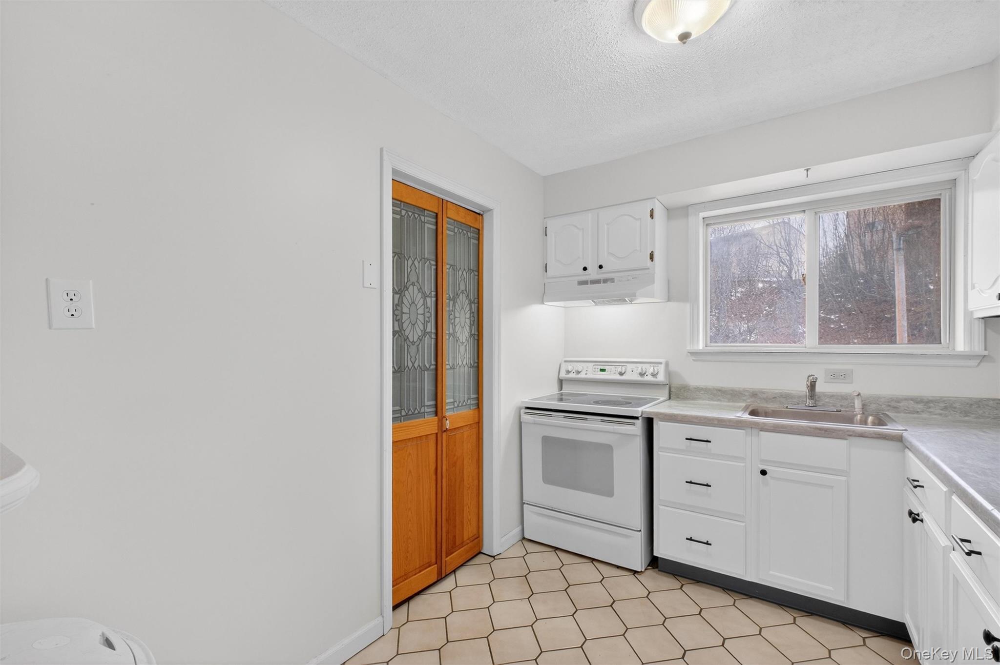 Poughkeepsie, New York 12603, United States, 2 Bedrooms Bedrooms, ,2 BathroomsBathrooms,Residential,Active,255220