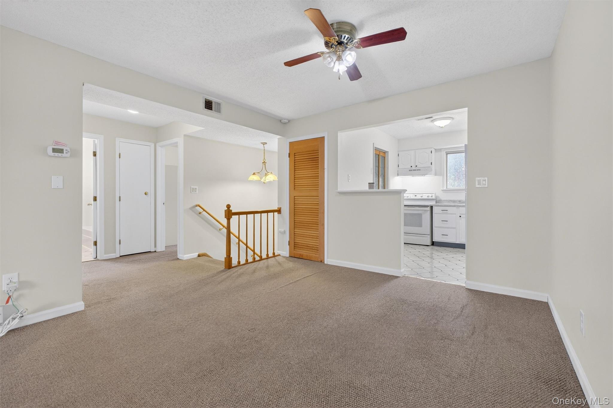 Poughkeepsie, New York 12603, United States, 2 Bedrooms Bedrooms, ,2 BathroomsBathrooms,Residential,Active,255220