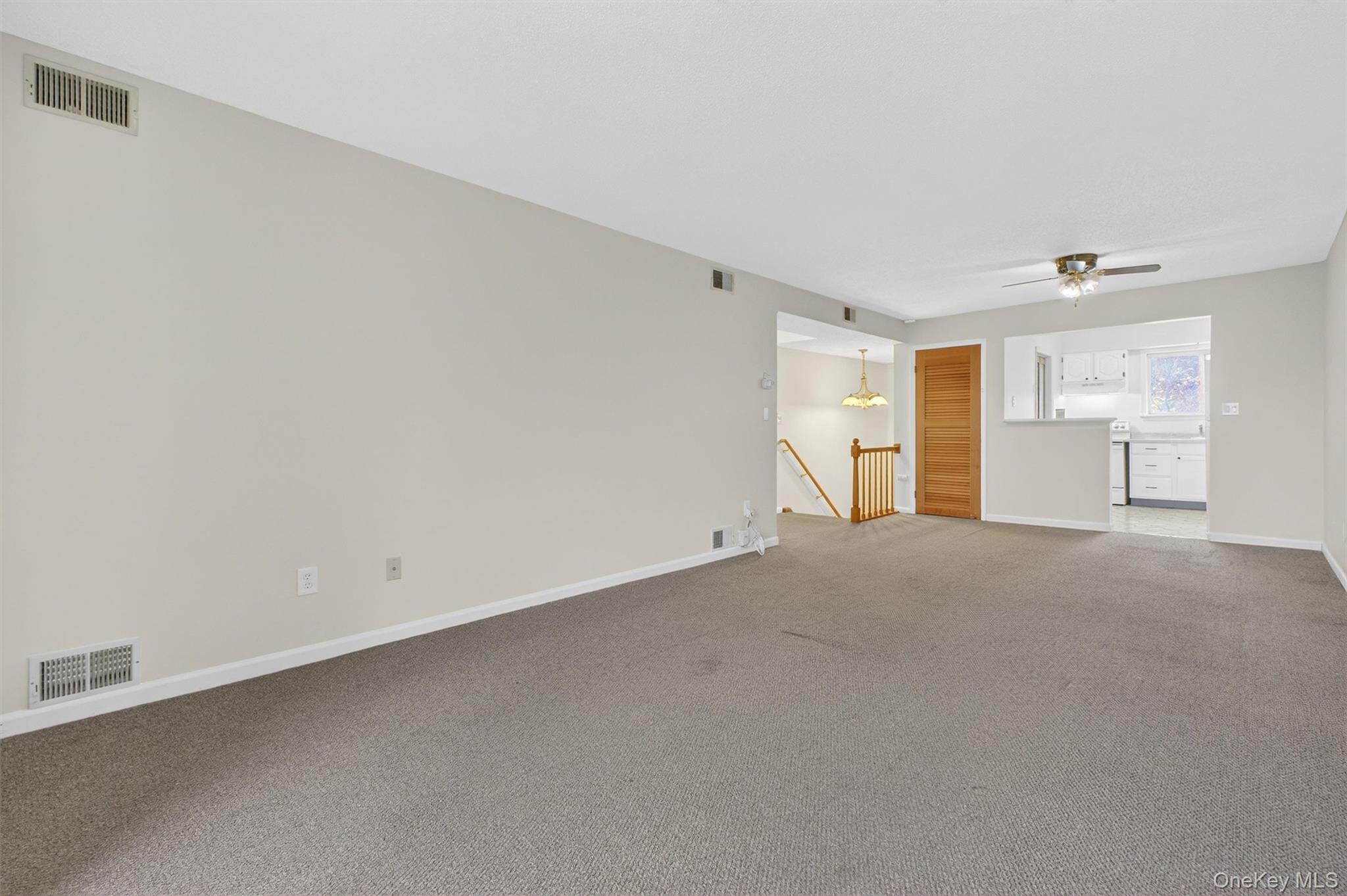 Poughkeepsie, New York 12603, United States, 2 Bedrooms Bedrooms, ,2 BathroomsBathrooms,Residential,Active,255220