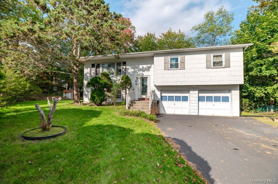 Photo of 10 Connecticut Court, Valley Cottage, NY 10989 (MLS # 1063373)