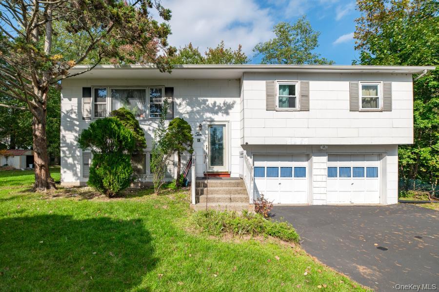 Photo of 10 Connecticut Court, Valley Cottage, NY 10989 (MLS # 1063373)