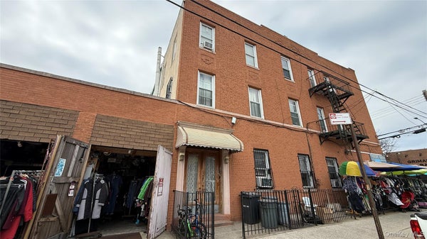 568 GRANDVIEW AVE, RIDGEWOOD, NY 11385 - Image b8148bbcd0fd30e009e79e689a340a59/2138303838