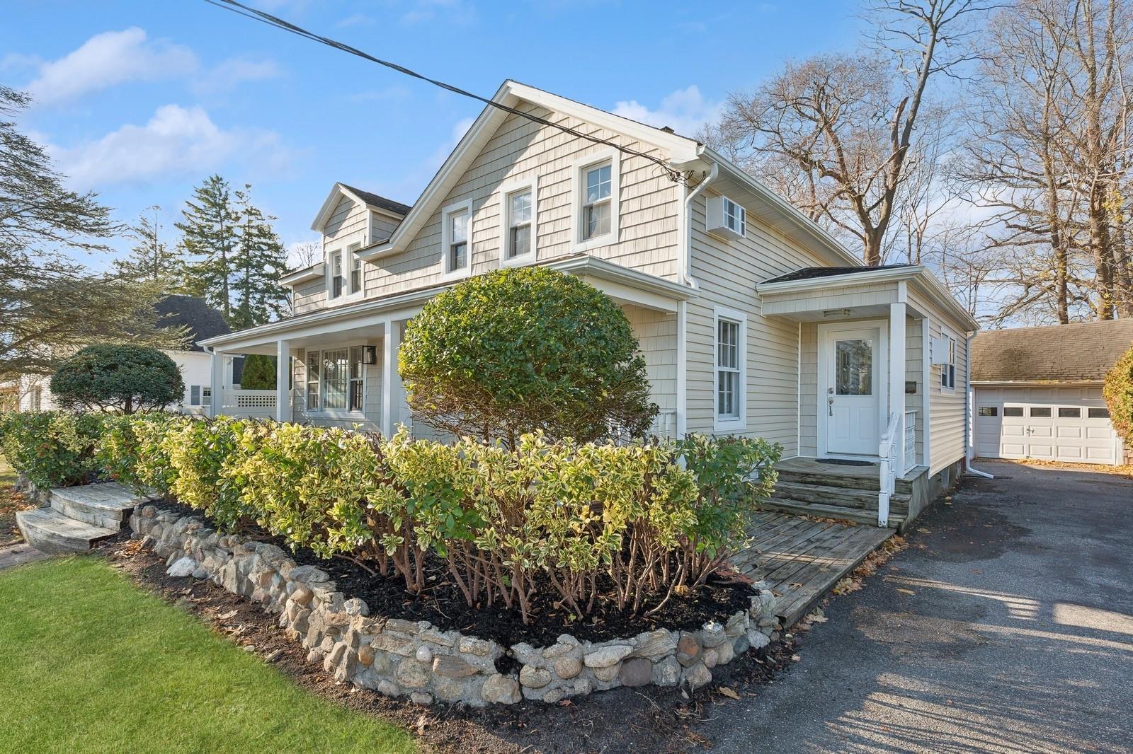 86 Foster Avenue, Sayville, New York image 5