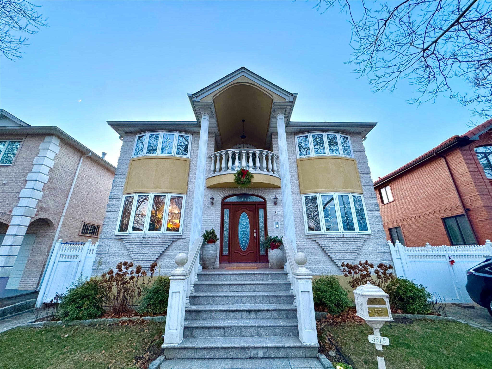 197th Street St 2, Fresh Meadows, Queens, NY - 3 Bedrooms  
2 Bathrooms  
7 Rooms - 