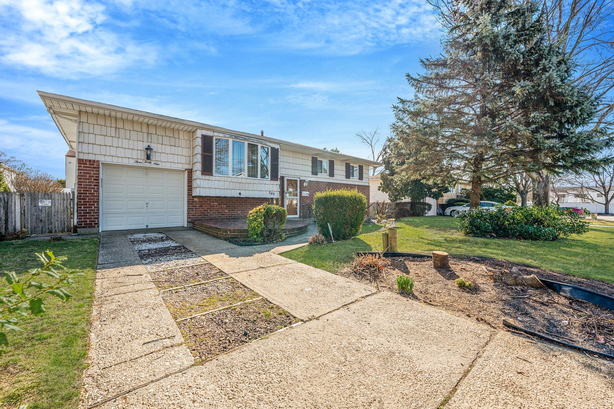 349 W 17th Street, Deer Park, New York image 2