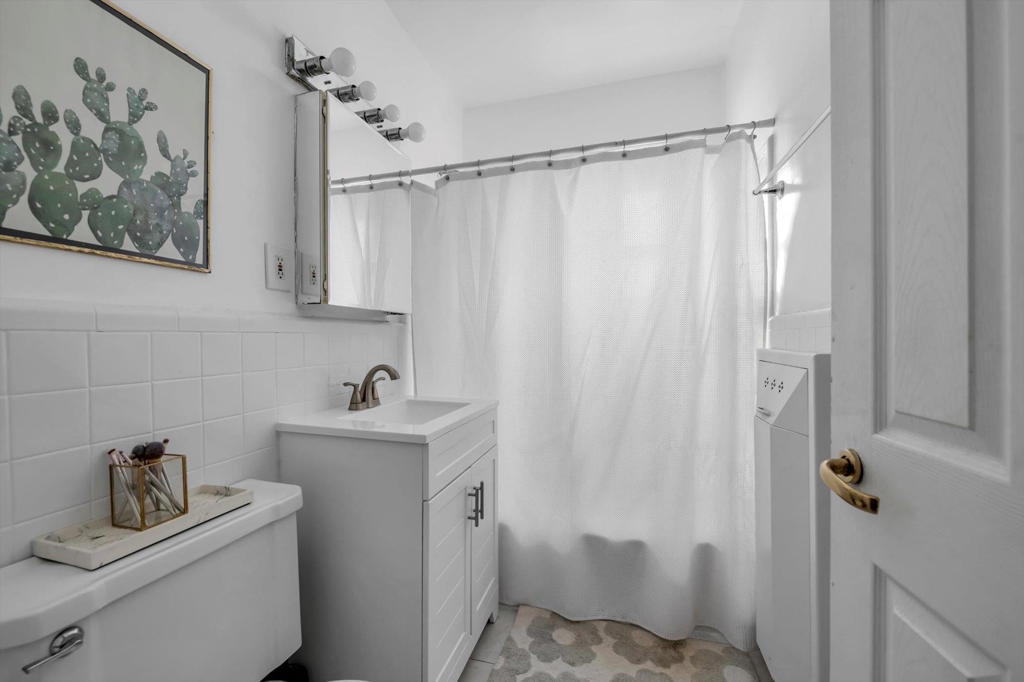 1 Town House Place Pl #APT 2E, Great Neck, New York image 11