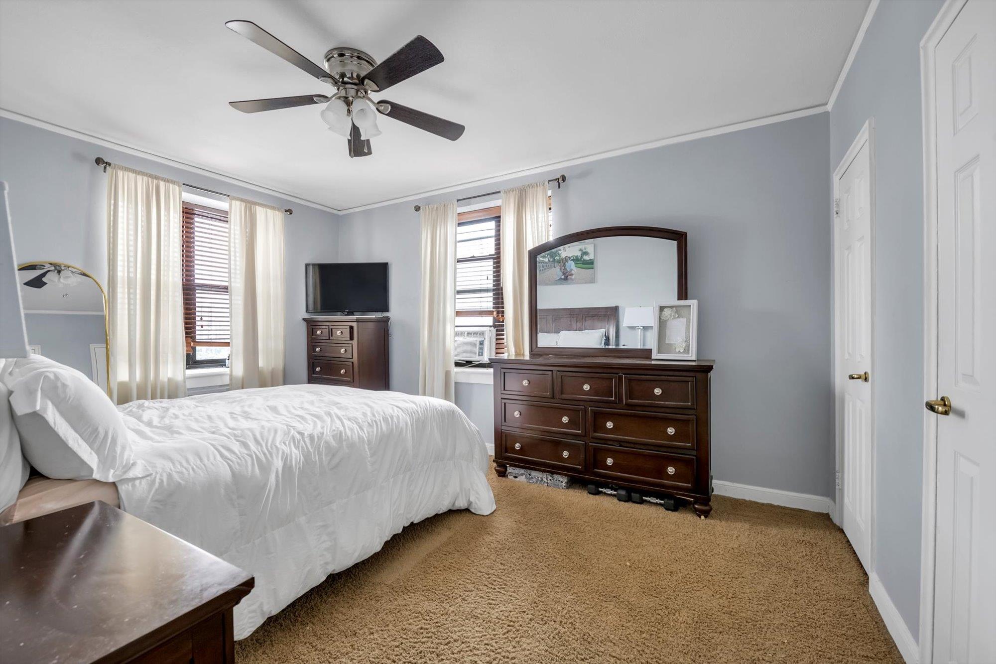 1 Town House Place Pl #APT 2E, Great Neck, New York image 10