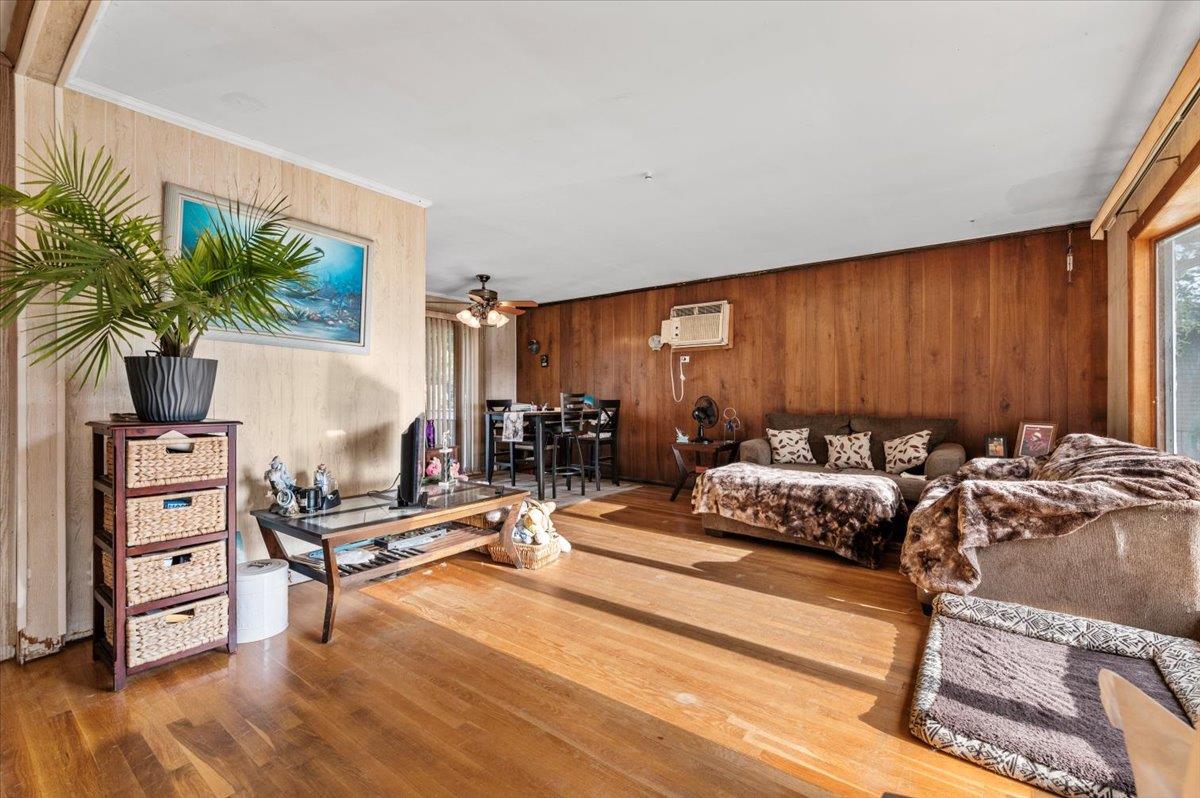 86 Silber Avenue, Bethpage, New York image 4