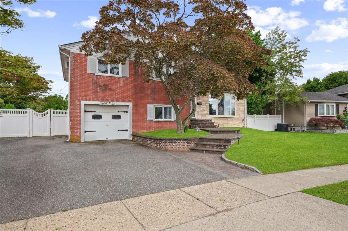 86 Silber Avenue, Bethpage, New York image 1