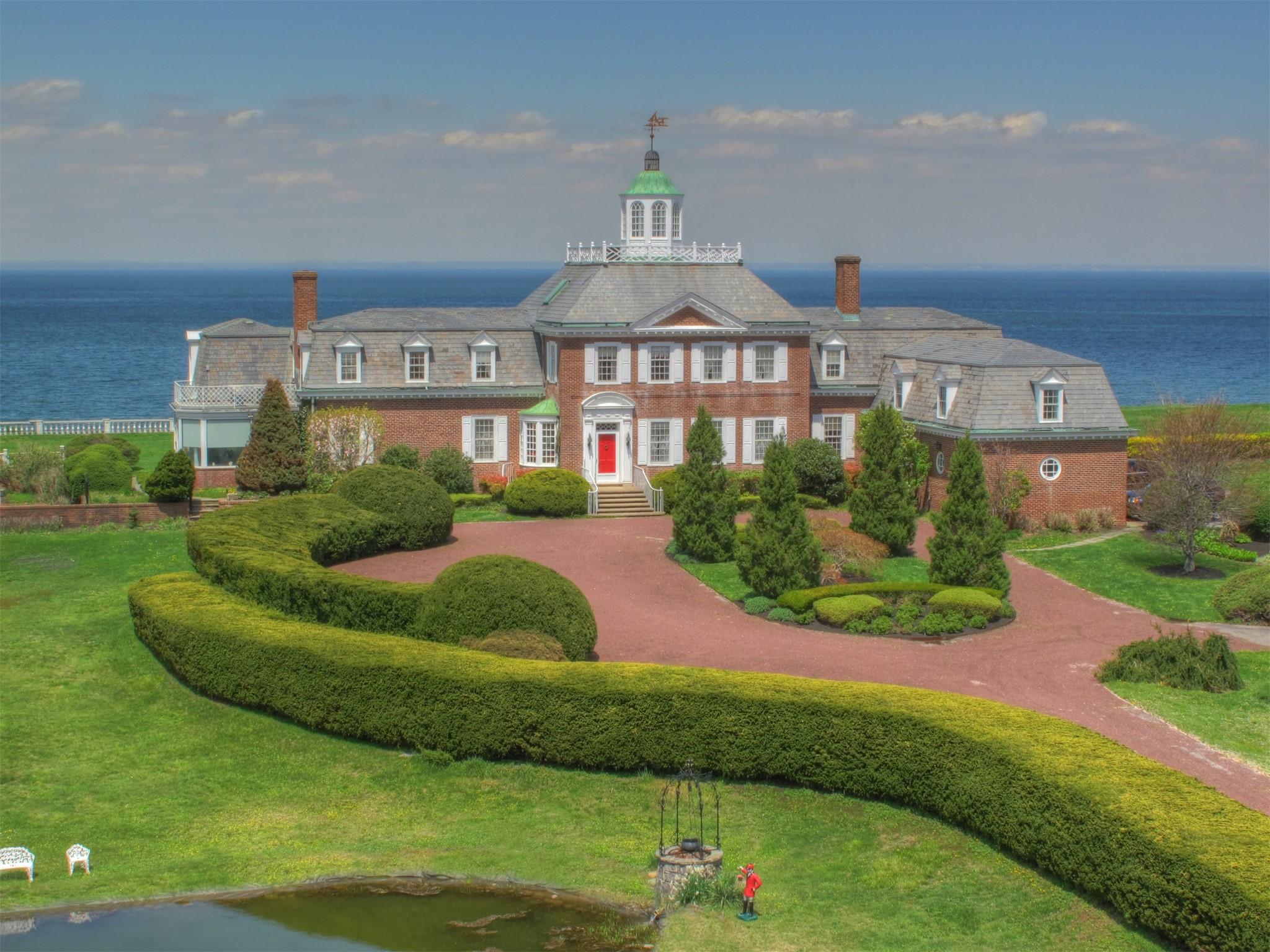 Wallis Lane, Nissequogue, Hamptons, NY - 7 Bedrooms  
6 Bathrooms - 