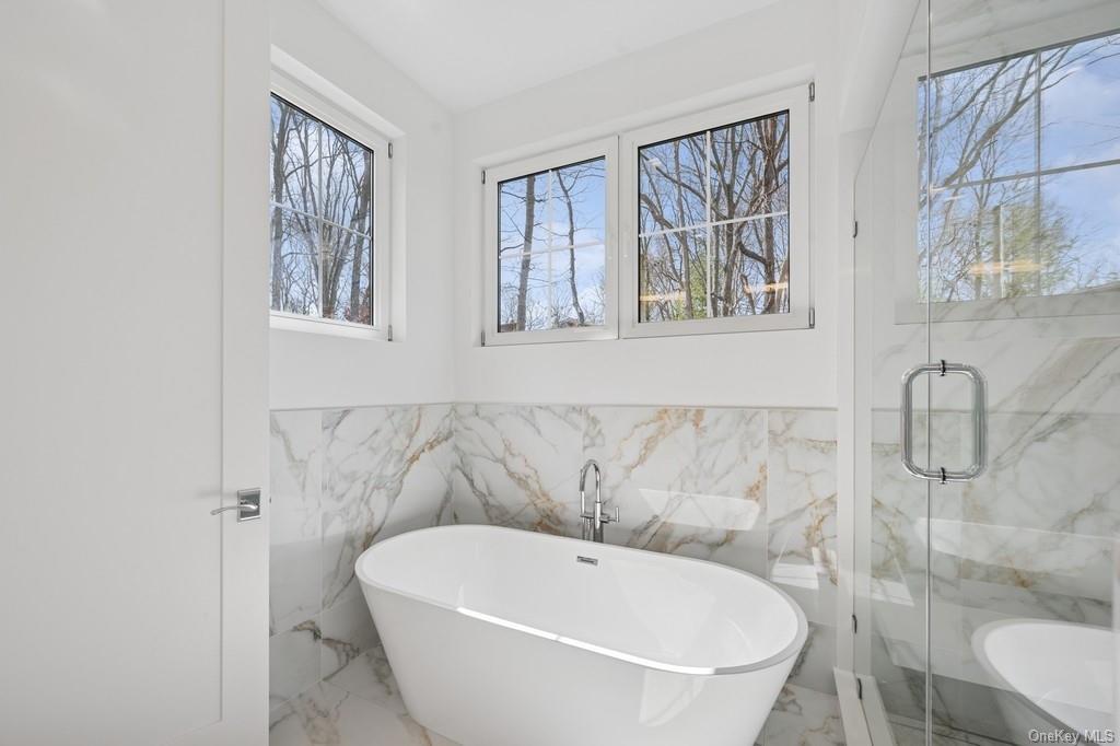 8 Ashwood Ct, Southampton, New York image 25