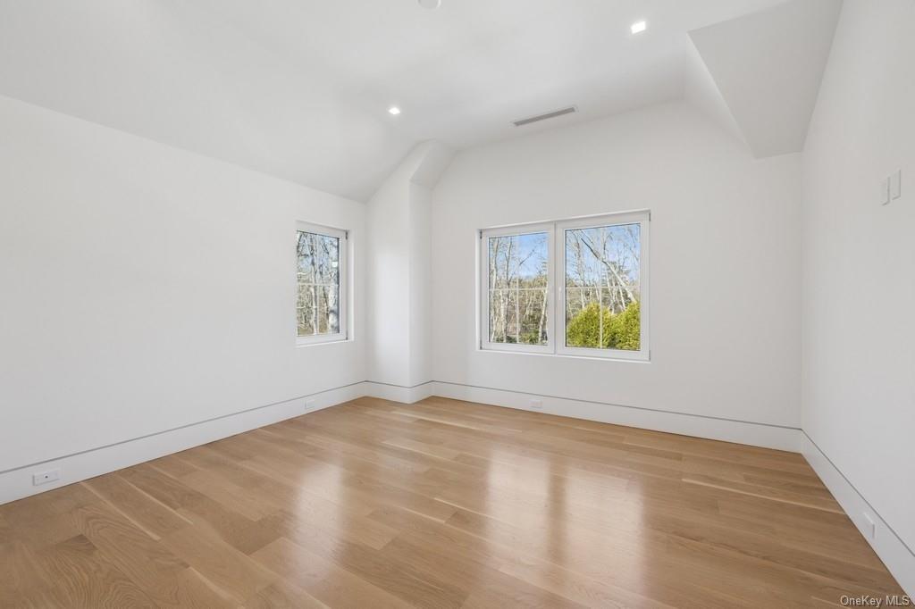8 Ashwood Ct, Southampton, New York image 29