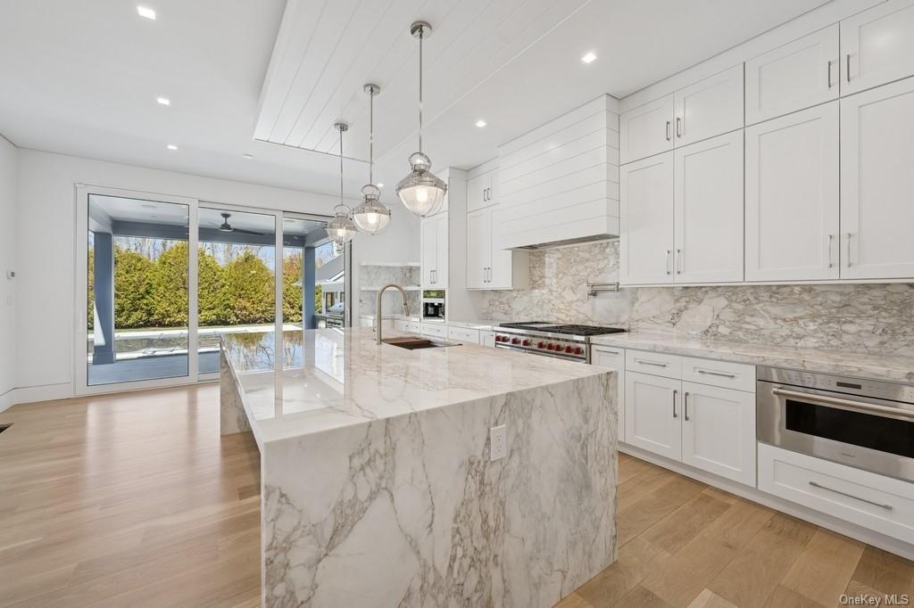 8 Ashwood Ct, Southampton, New York image 11