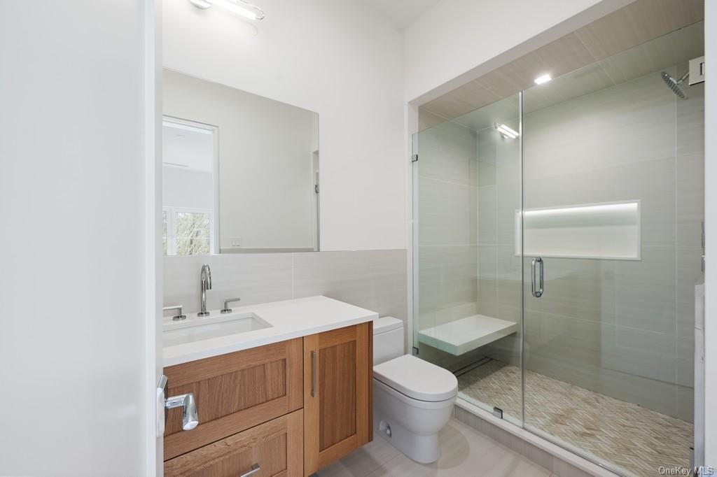 8 Ashwood Ct, Southampton, New York image 33