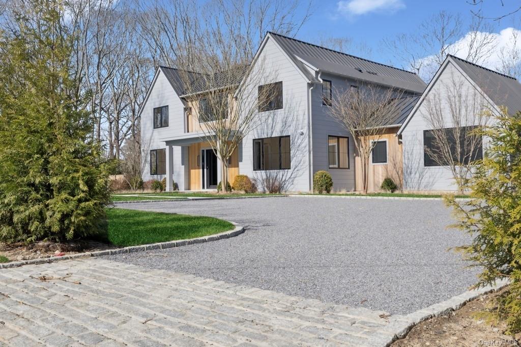 8 Ashwood Ct, Southampton, New York image 3