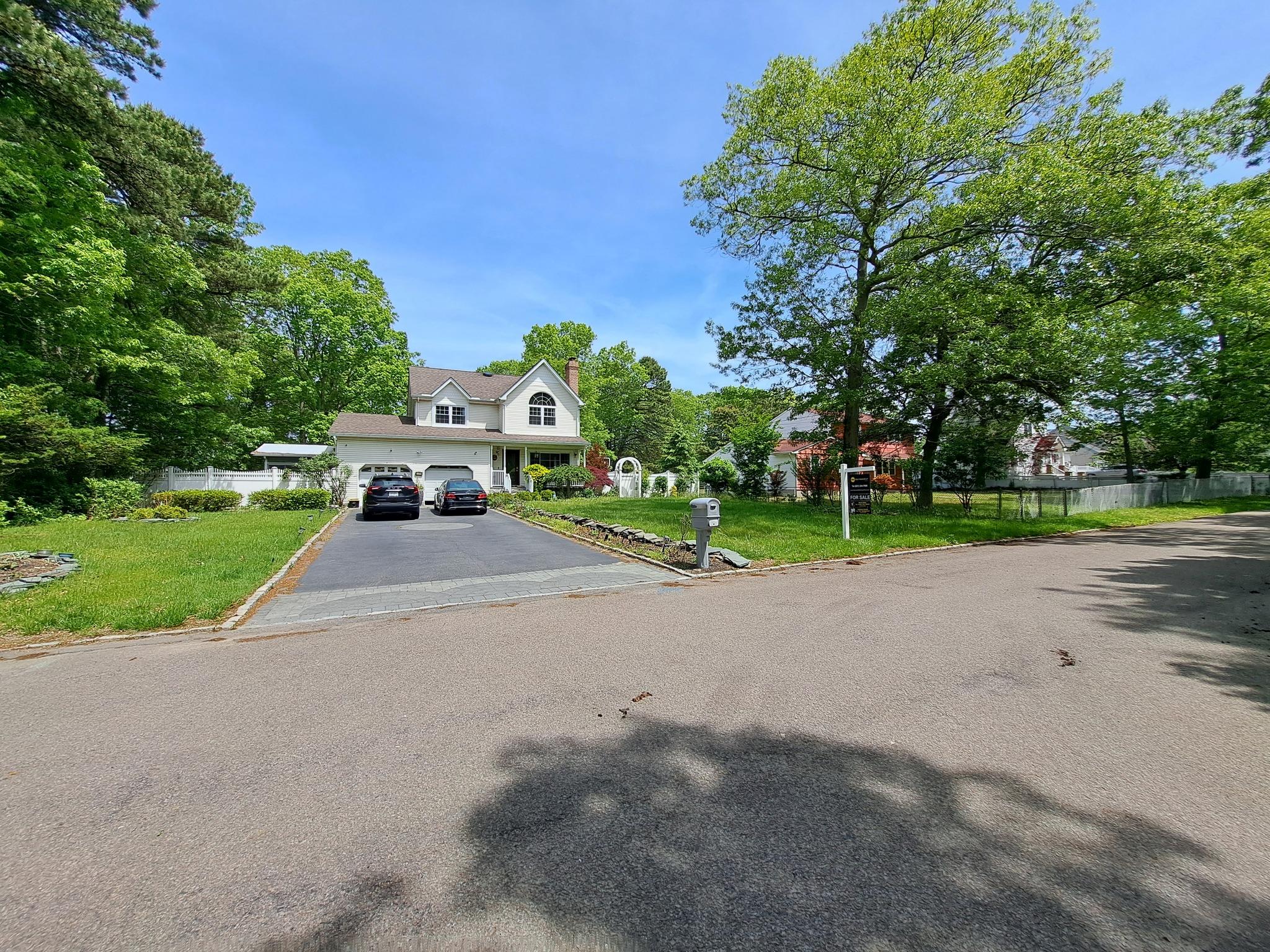 85 Mowbray Street, Patchogue, New York image 6