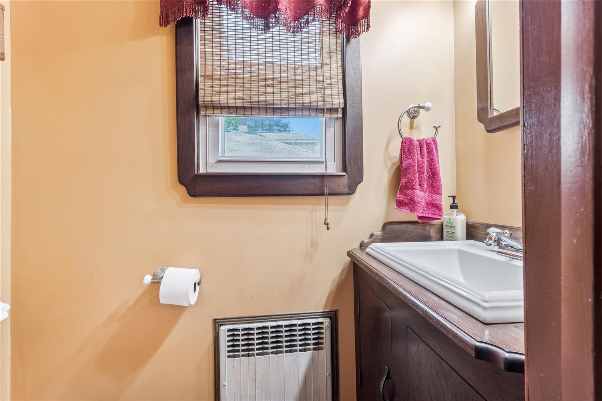 106 Roosevelt Avenue, Sayville, New York image 29