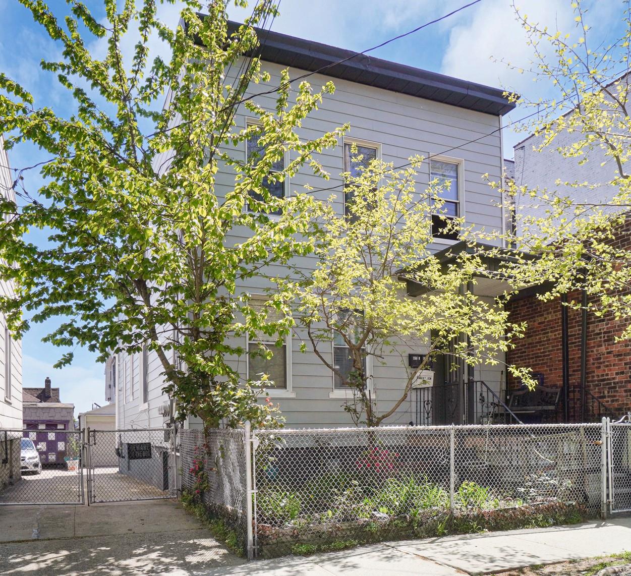 Mayflower Avenue, Bronx, New York - 6 Bedrooms  
3 Bathrooms - 