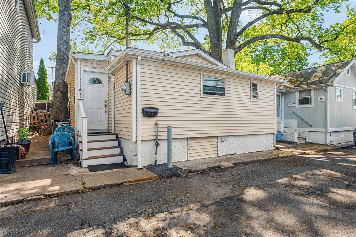 Property for Sale at Edgewater Park 133B, Bronx, New York - Bedrooms: 2 
Bathrooms: 1 
Rooms: 6  - $349,999