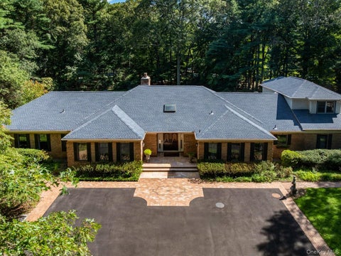 Homes For Sale - 10 Laurel Woods Drive<br/> Upper Brookville, NY 11771