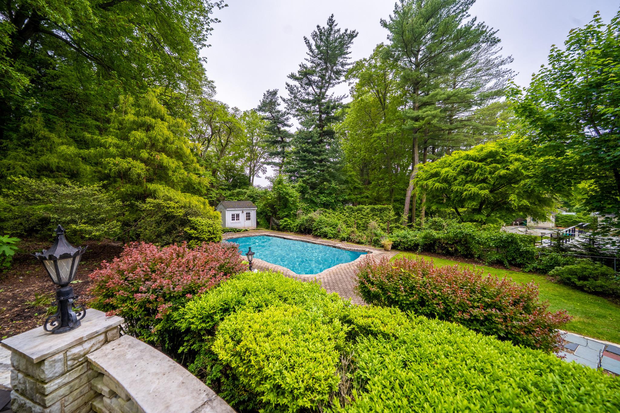 10 Hickory Lane, Glen Cove, New York image 26