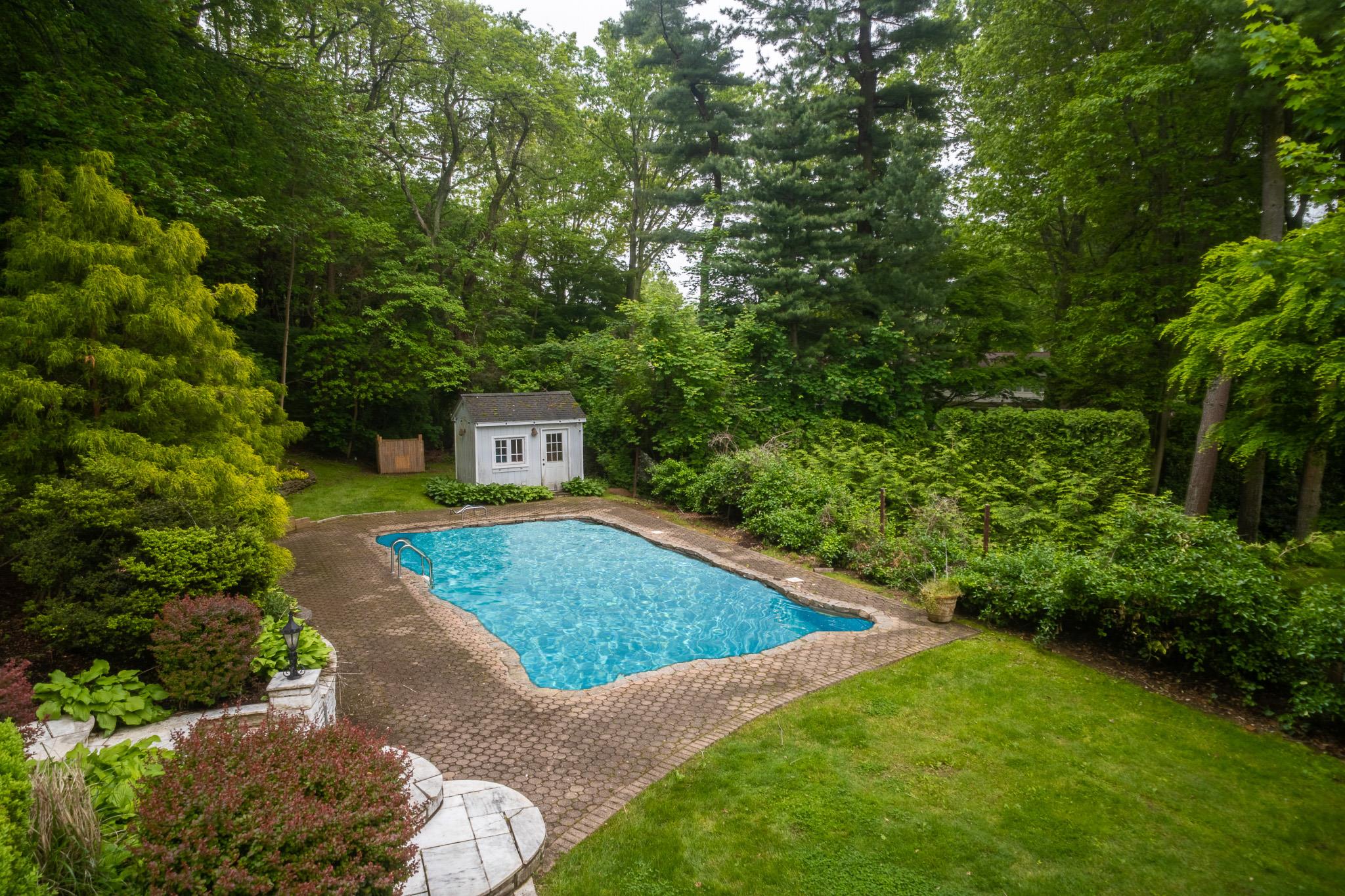 10 Hickory Lane, Glen Cove, New York image 25