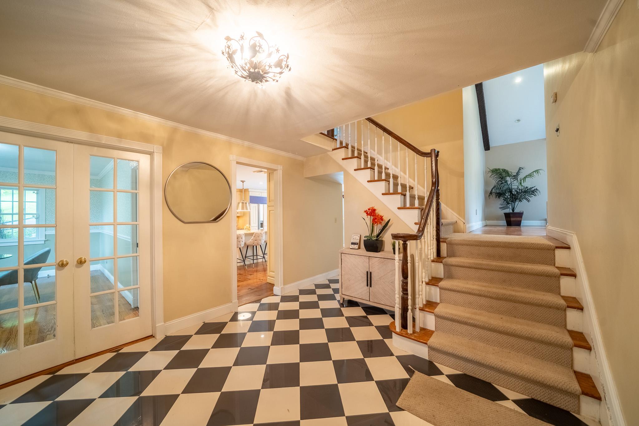 10 Hickory Lane, Glen Cove, New York image 5