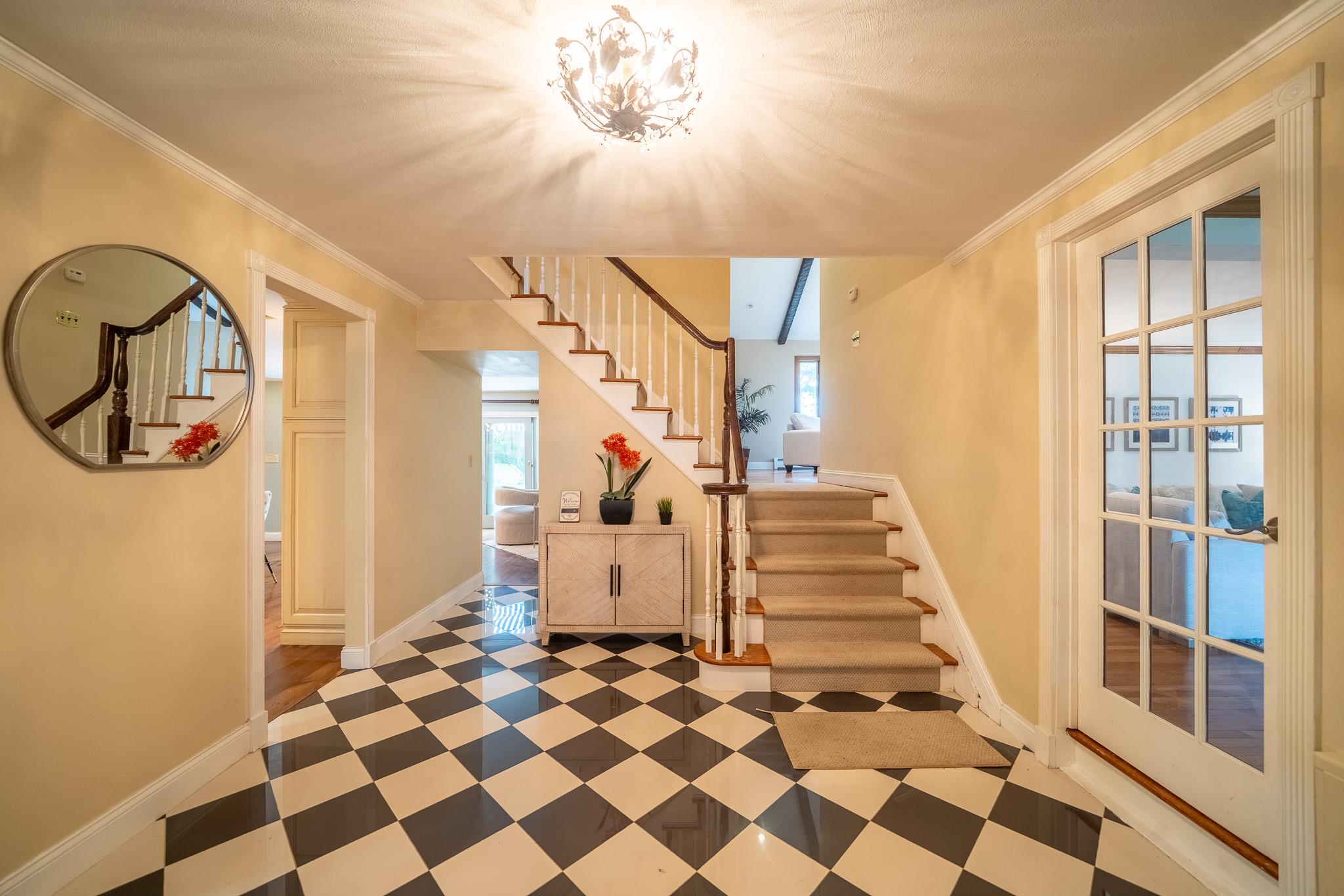 10 Hickory Lane, Glen Cove, New York image 4