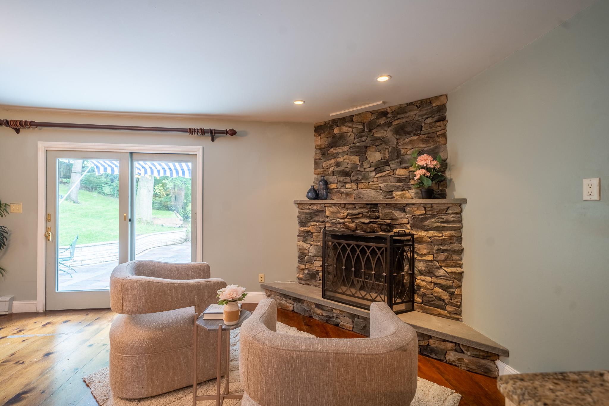 10 Hickory Lane, Glen Cove, New York image 14