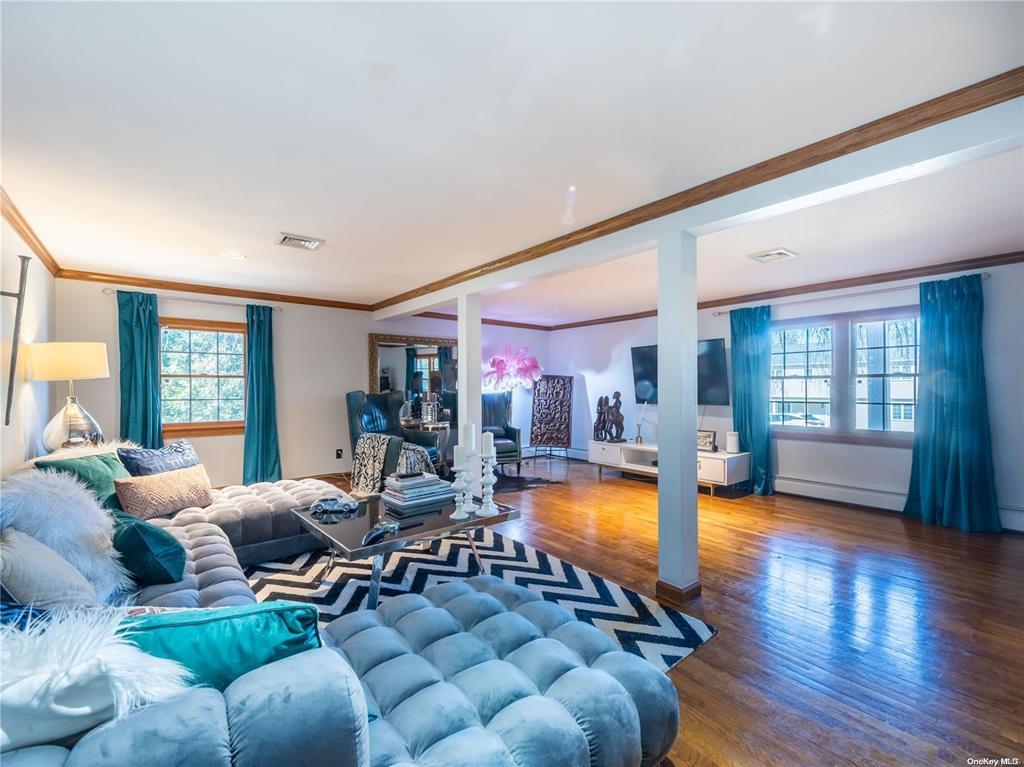 10 Hickory Lane, Glen Cove, New York image 4