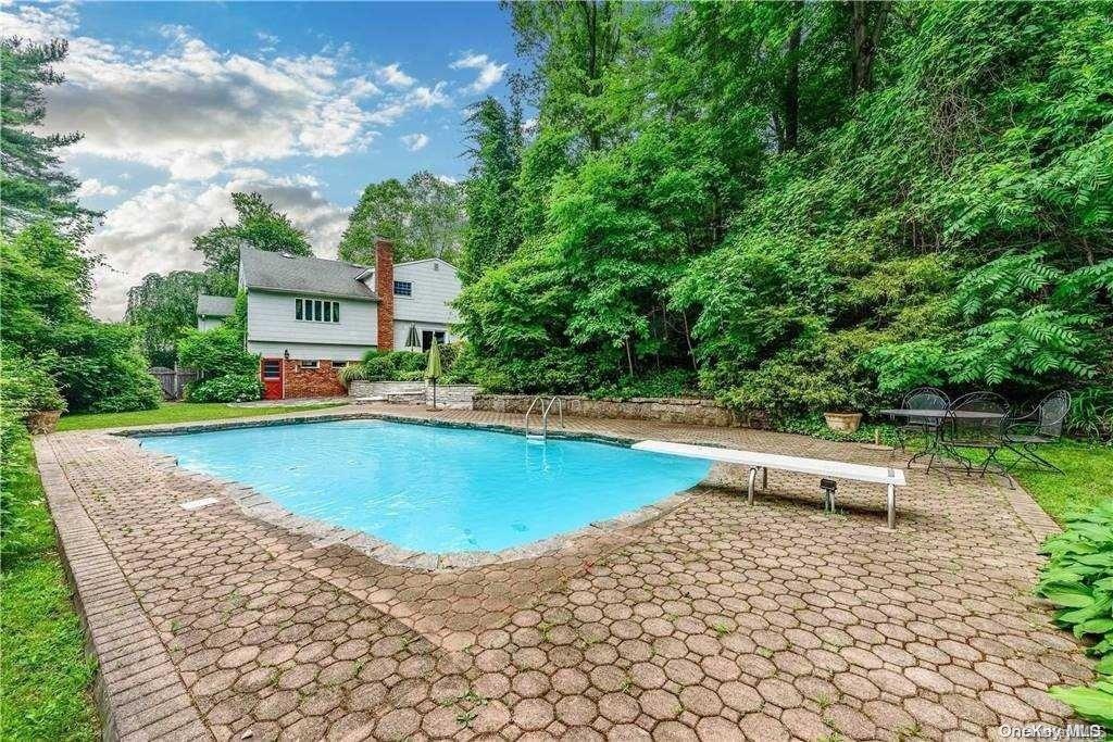 10 Hickory Lane, Glen Cove, New York image 26