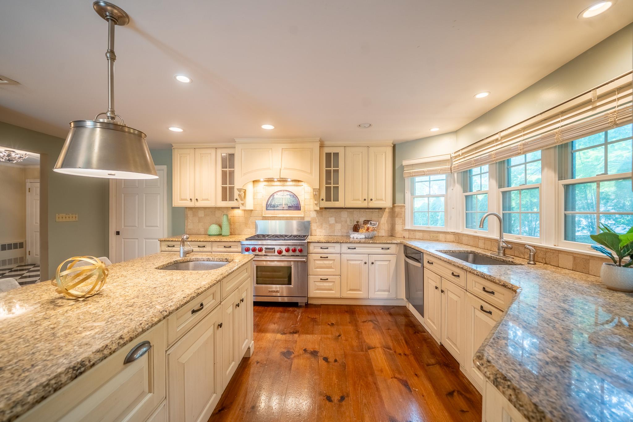 10 Hickory Lane, Glen Cove, New York image 13