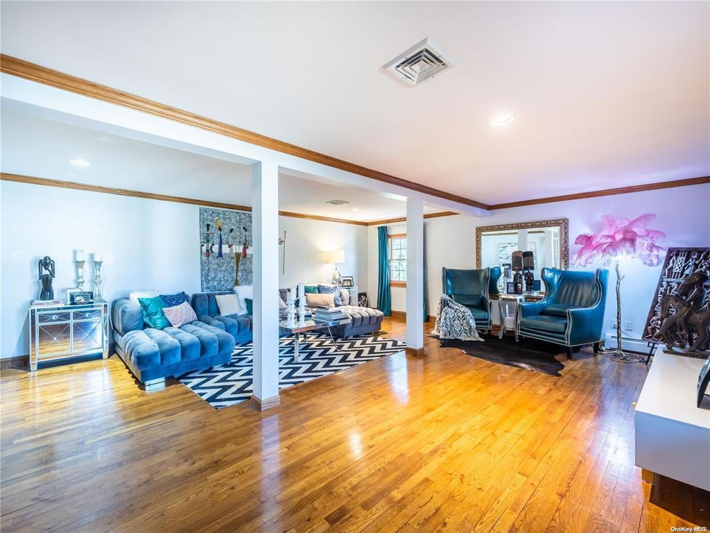 10 Hickory Lane, Glen Cove, New York image 3