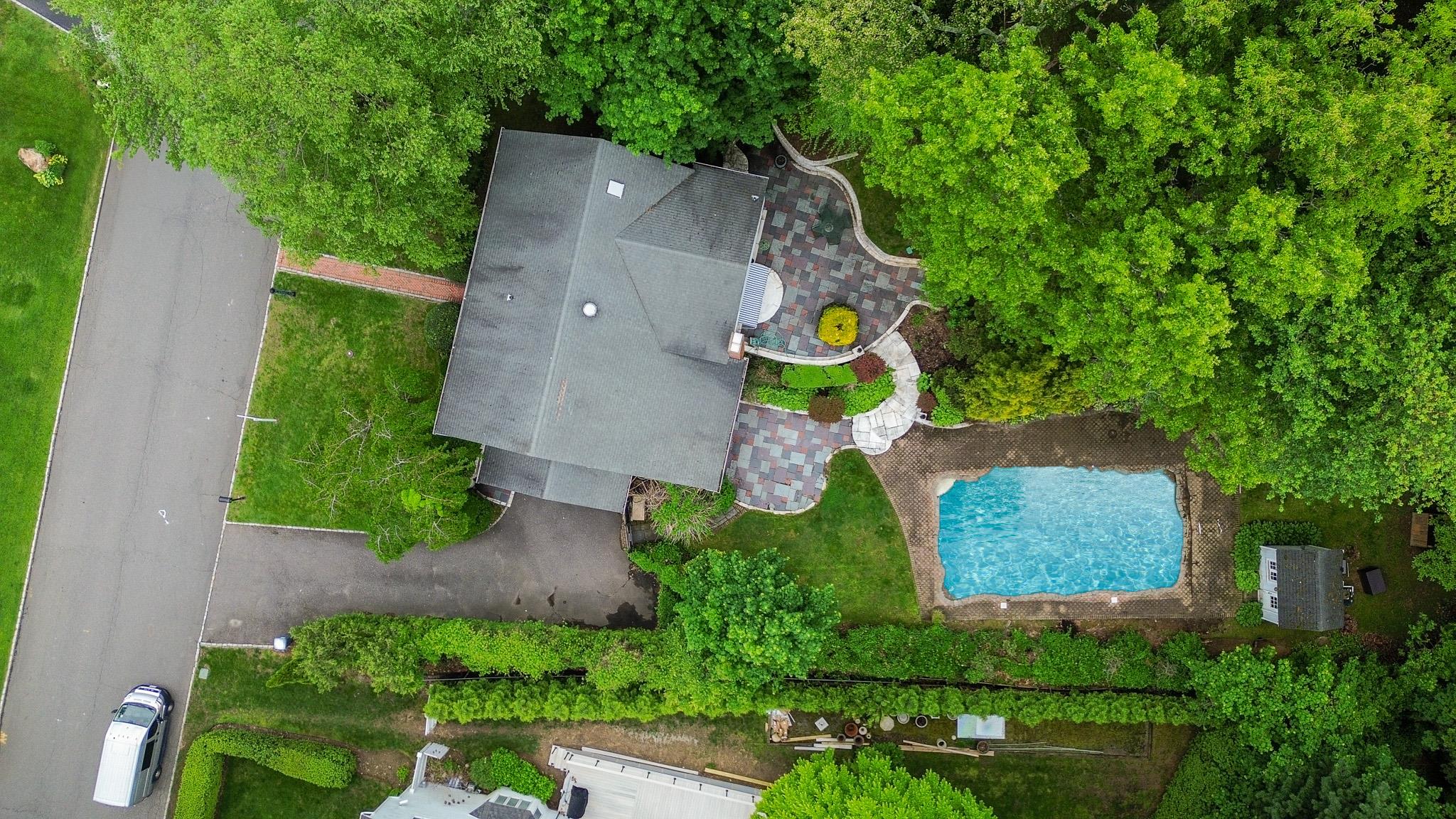 10 Hickory Lane, Glen Cove, New York image 3