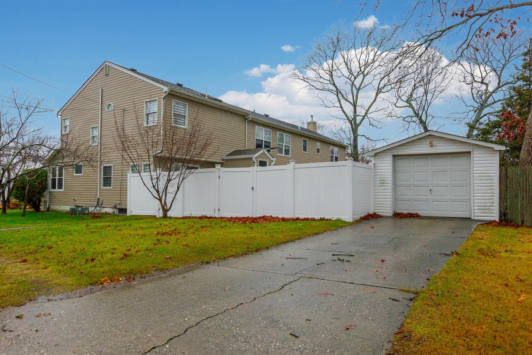 109 Adirondack Drive, Selden, New York image 33