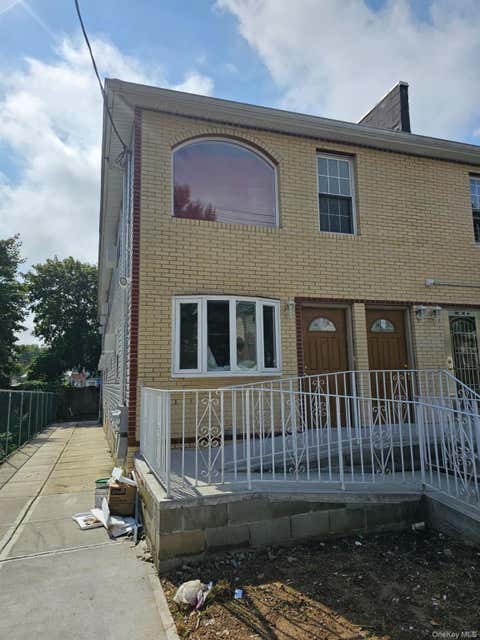 Apartment For Rent - 14654 106th Avenue #2ND FLOOR<br/> Jamaica, NY 11435
