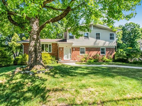 Homes For Sale - 36 Balmoral Crescent<br/> White Plains, NY 10607