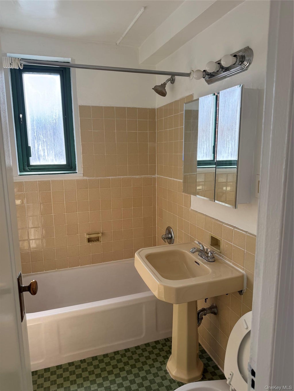 Photo of 1514 Metropolitan Avenue #6E, Bronx, NY 10462 (MLS # 1063183)