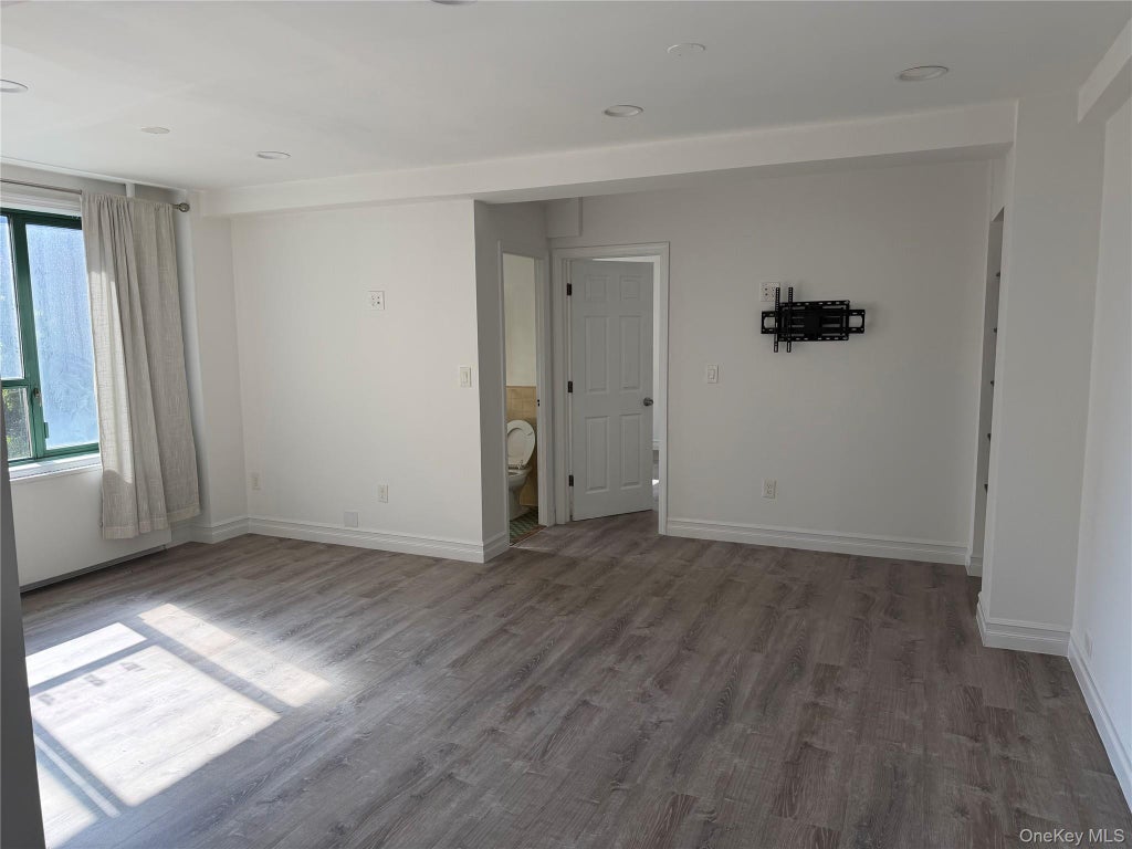 Photo of 1514 Metropolitan Avenue #6E, Bronx, NY 10462 (MLS # 1063183)