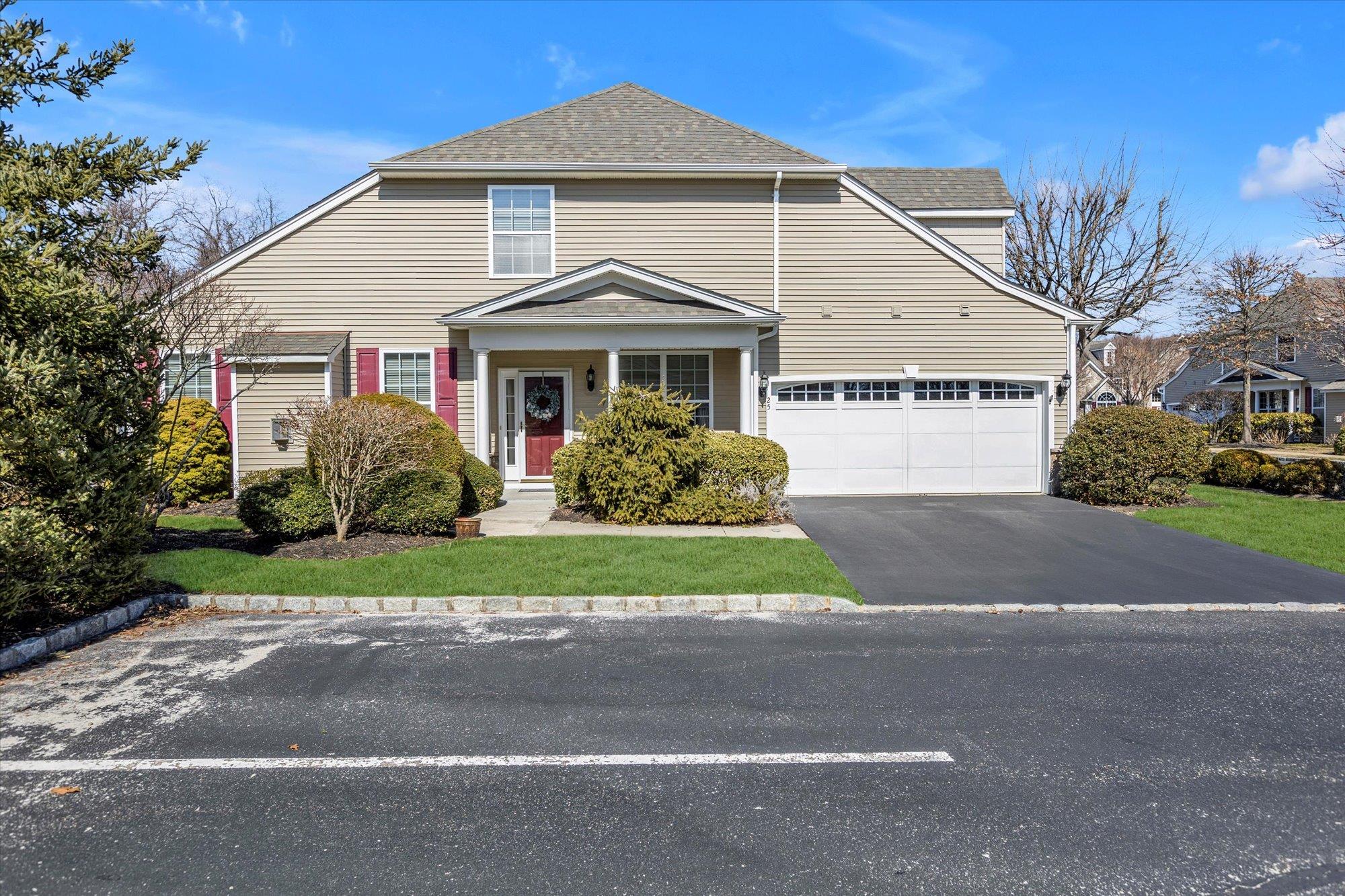 25 Durham Lane, Bayport, New York image 1