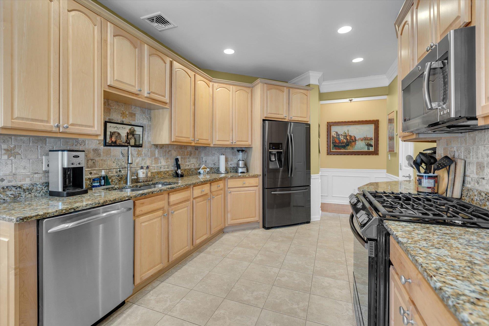25 Durham Lane, Bayport, New York image 10